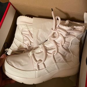 Nike Tanjun High Rise boots